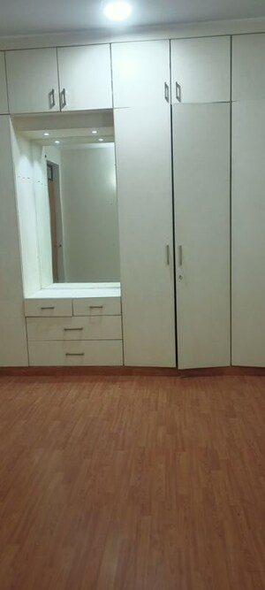 Room in 2 BHK Builder Floor at DLF City Gurgaon, Sector 27 – for Rent