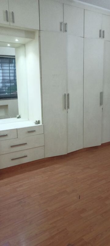 Bathroom in 2 BHK Builder Floor at DLF City Gurgaon, Sector 27 – for Rent