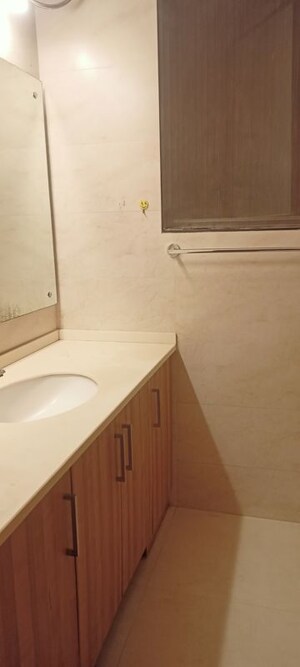 Balcony in 2 BHK Builder Floor at DLF City Gurgaon, Sector 27 – for Rent