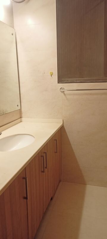 Balcony in 2 BHK Builder Floor at DLF City Gurgaon, Sector 27 – for Rent