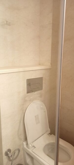 Bathroom in 2 BHK Builder Floor at DLF City Gurgaon, Sector 27 – for Rent