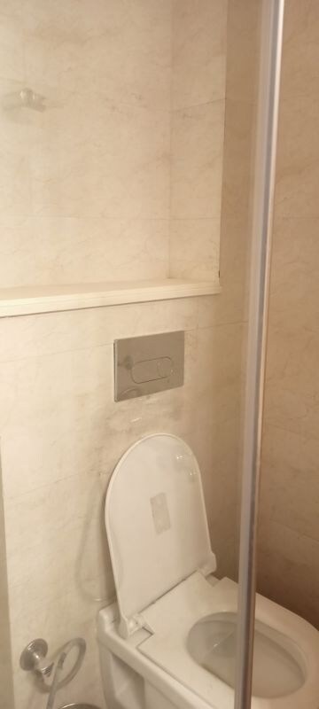 Bathroom in 2 BHK Builder Floor at DLF City Gurgaon, Sector 27 – for Rent