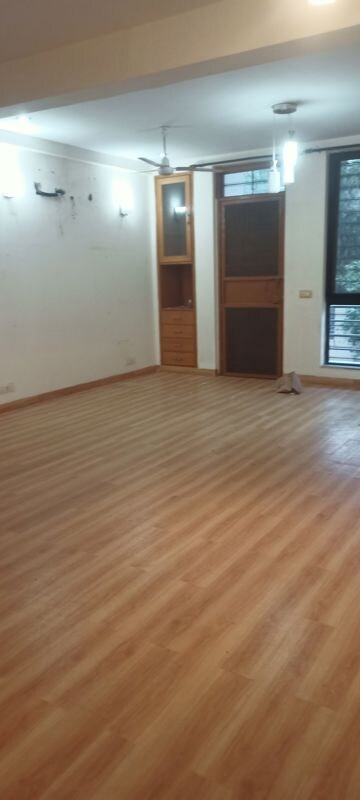 Room in 2 BHK Builder Floor at DLF City Gurgaon, Sector 27 – for Rent