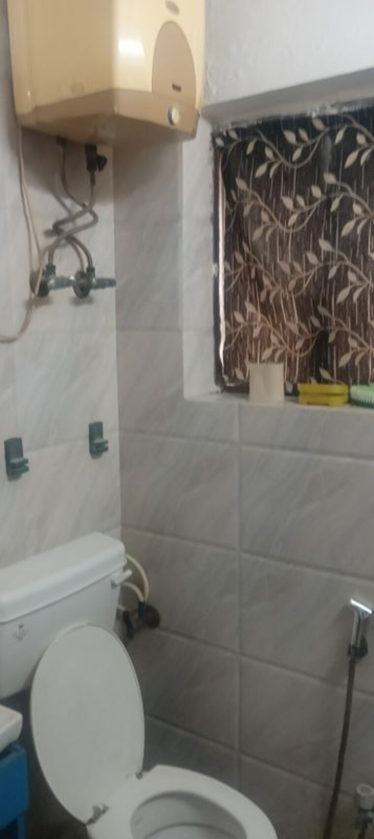 Bathroom, shatabdi-vihar 2 Bedroom 950 Sq.Ft. Apartment In Sector 52 Noida 9729442