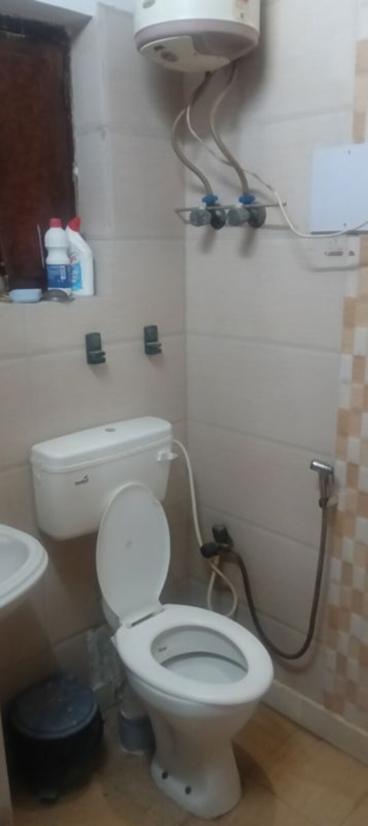 Bathroom, shatabdi-vihar 2 Bedroom 950 Sq.Ft. Apartment In Sector 52 Noida 9729442