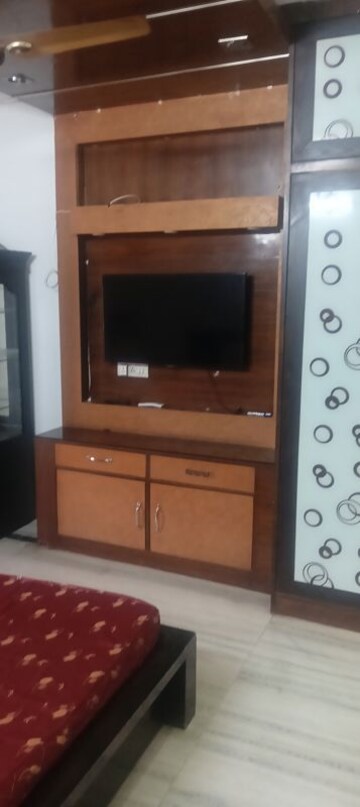 Furnished Amenities in 2 BHK Apartment at Shatabdi Vihar, Sector 52 – for Rent