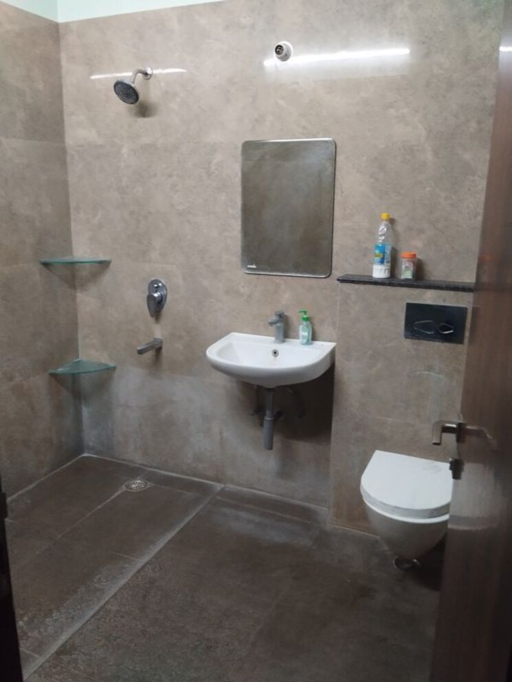 Bathroom, gomti nagar 4 Bedroom 3250 Sq.Ft. Independent House In Gomti Nagar Lucknow 9729451