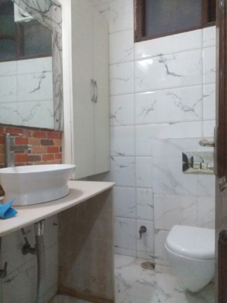Bathroom, east patel nagar 3 Bedroom 1780 Sq.Ft. Builder Floor In East Patel Nagar Delhi 9729489