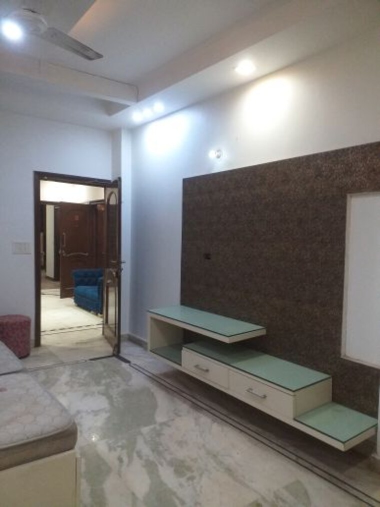 undefined, east patel nagar 3 Bedroom 1780 Sq.Ft. Builder Floor In East Patel Nagar Delhi 9729489