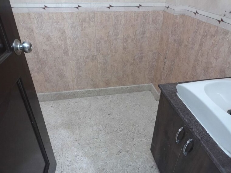 undefined, sarvapriya vihar 3 Bedroom 1600 Sq.Ft. Builder Floor In Sarvapriya Vihar Delhi 9729490