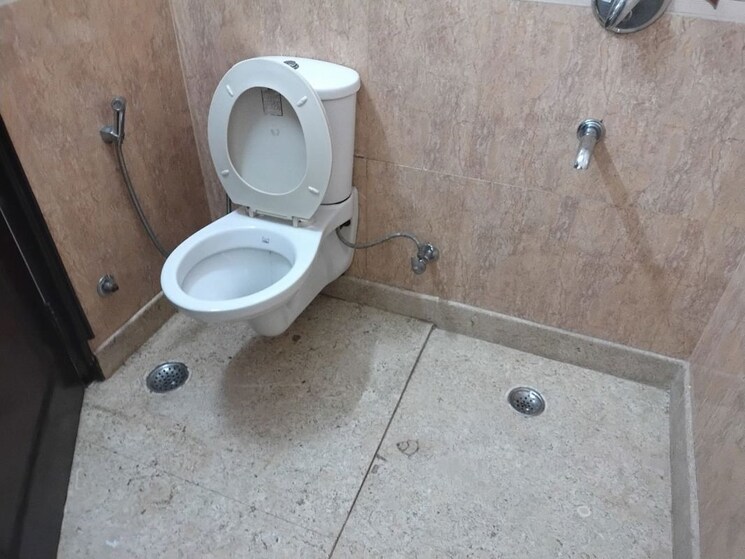 Bathroom, sarvapriya vihar 3 Bedroom 1600 Sq.Ft. Builder Floor In Sarvapriya Vihar Delhi 9729490