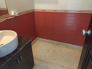 Furnished Amenities in 3 BHK Builder Floor at Sarvapriya Vihar – for Rent