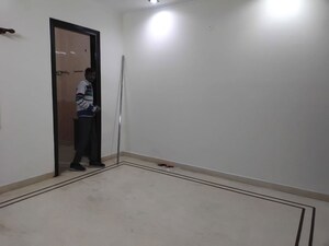 Room in 3 BHK Builder Floor at Sarvapriya Vihar – for Rent