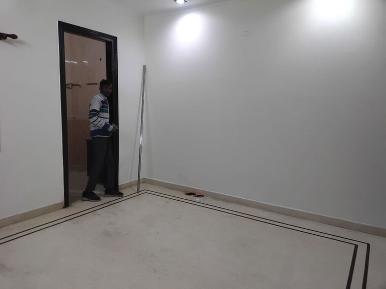 Room, sarvapriya vihar 3 Bedroom 1600 Sq.Ft. Builder Floor In Sarvapriya Vihar Delhi 9729490