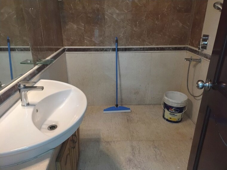 Bathroom, sarvapriya vihar 3 Bedroom 1600 Sq.Ft. Builder Floor In Sarvapriya Vihar Delhi 9729490