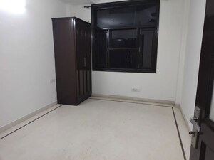 Room in 3 BHK Builder Floor at Sarvapriya Vihar – for Rent