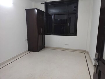Room in 3 BHK Builder Floor at Sarvapriya Vihar – for Rent