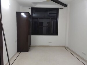 Room in 3 BHK Builder Floor at Sarvapriya Vihar – for Rent