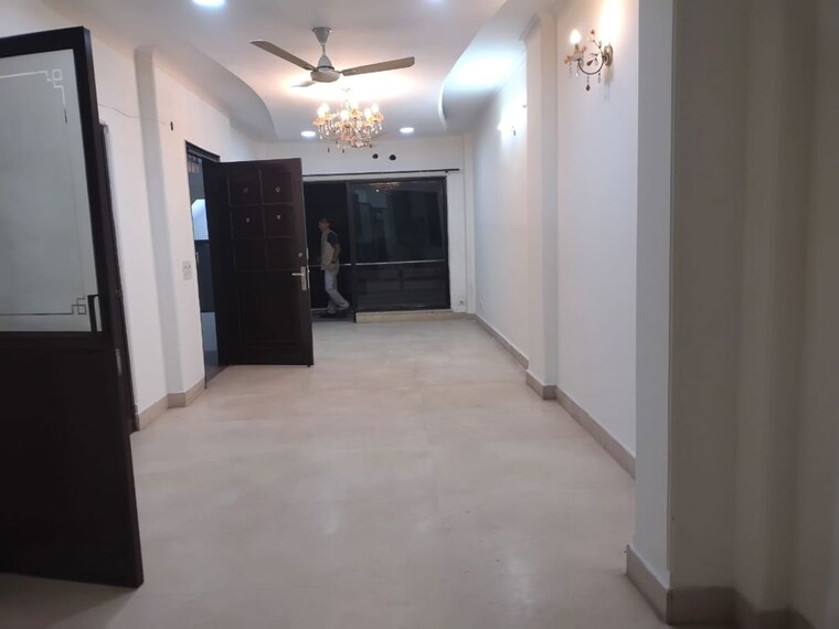 Room, sarvapriya vihar 3 Bedroom 1600 Sq.Ft. Builder Floor In Sarvapriya Vihar Delhi 9729490
