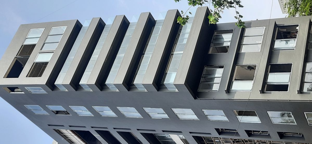 3 BHK + Servant Room Apartment For Sale in Off Linking Road