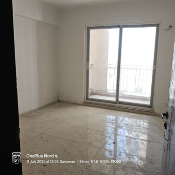 Room in 3 BHK Apartment at Omaxe Waterscapes, Gomti Nagar – for Rent