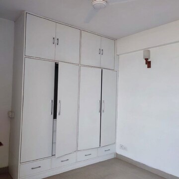 Room in 2 BHK Apartment at Emaar Emerald Estate, Sector 65 – for Rent