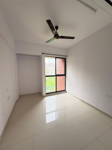 Room in 2 BHK Apartment at Lodha Palava Florea A To D, Taloja Bypass Road – for Rent