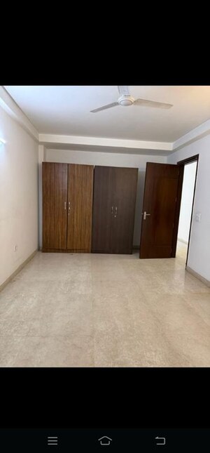 Room in 3 BHK Builder Floor at Saket – for Rent