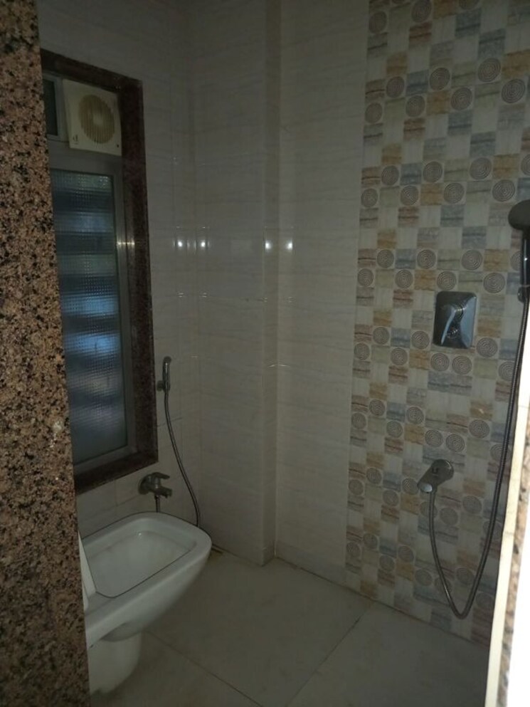 Bathroom, rajhans-society 1 Bedroom 468 Sq.Ft. Apartment In Goregaon East Mumbai 9729519