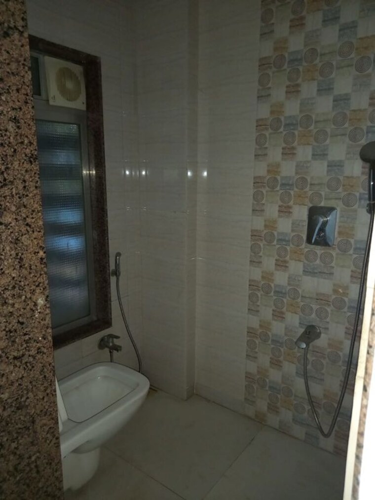 Bathroom, rajhans-society 1 Bedroom 468 Sq.Ft. Apartment In Goregaon East Mumbai 9729519