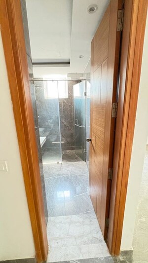 Building Lobby in 4 BHK Builder Floor at Soami Nagar – for Sale