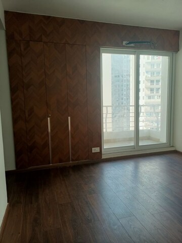 Room in 2.5 BHK Apartment at Lotus Panache, Sector 110 – for Rent