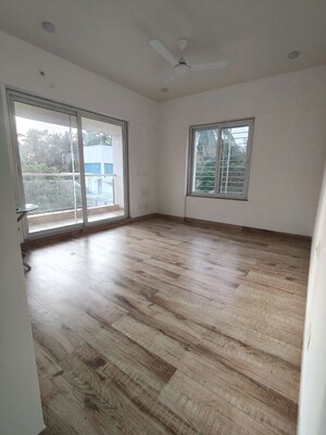 Room in 3 BHK Apartment at Belvalkar Ashirwad, Bhandarkar Road – for Rent