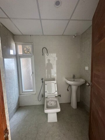 Bathroom in 2.5 BHK Apartment at Earthcon Casa Grande II, Chi V Greater Noida – for Rent