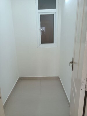 Room in 4 BHK Apartment at 3C Lotus Panache, Sector 110 – for Rent