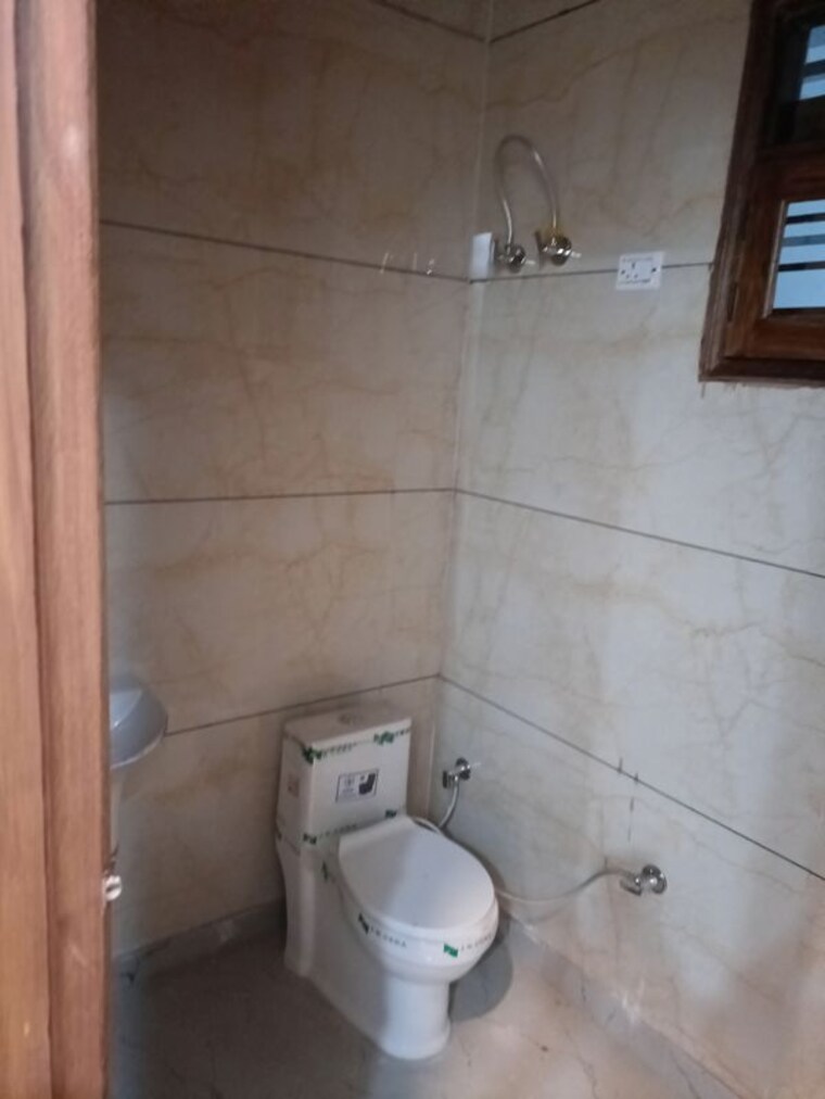 Bathroom, rajendra nagar sector 3 4 Bedroom 1807 Sq.Ft. Builder Floor In Rajendra Nagar Sector 3 Ghaziabad 9729558