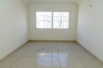 Room in 3 BHK Apartment at Prestige Lakeside Habitat, Varthur – for Rent