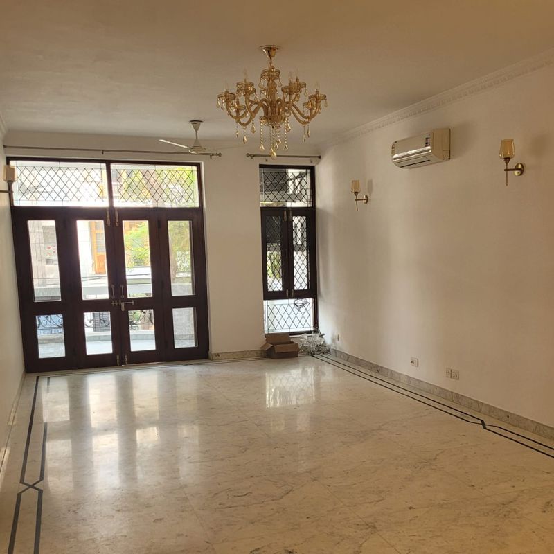 4 BHK + Pooja Room,Servant Room Builder Floor For Rent in Vasant Vihar