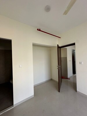 Room in 1 BHK Apartment at Veer Signature, Andheri West – for Rent