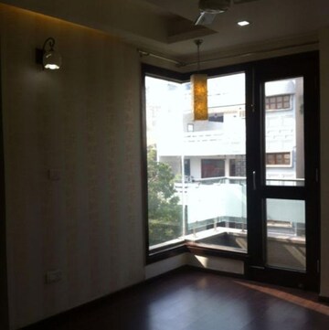 Room in 4 BHK Builder Floor at Vasant Vihar – for Rent