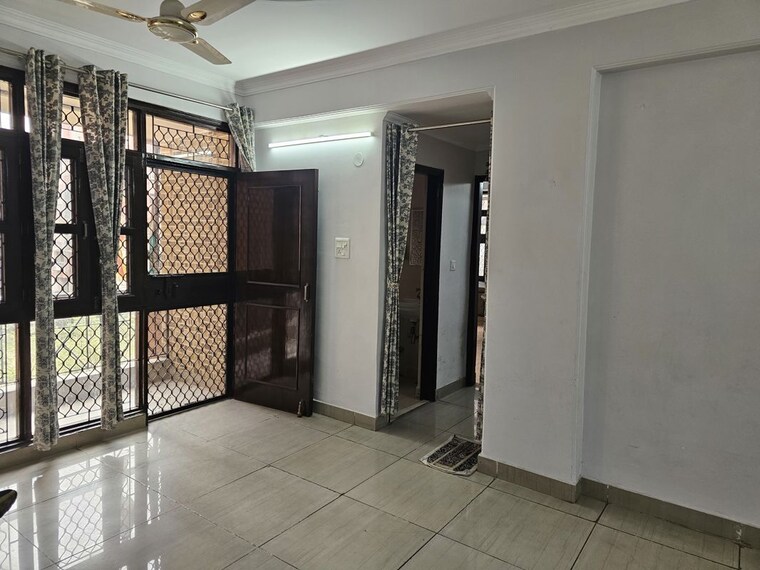 Room, sector 10 dwarka 2 Bedroom 1300 Sq.Ft. Apartment In Sector 10 Dwarka Delhi 9729686