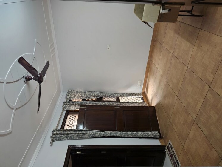 Room, sector 10 dwarka 2 Bedroom 1300 Sq.Ft. Apartment In Sector 10 Dwarka Delhi 9729686