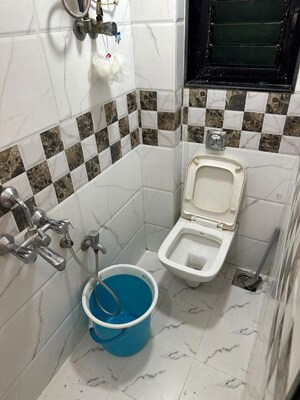 Bathroom in Studio Apartment at Andheri East – for Rent