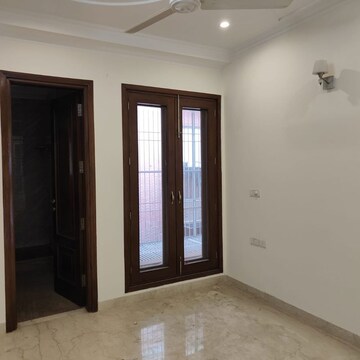 Room in 4 BHK Builder Floor at Vasant Vihar – for Rent