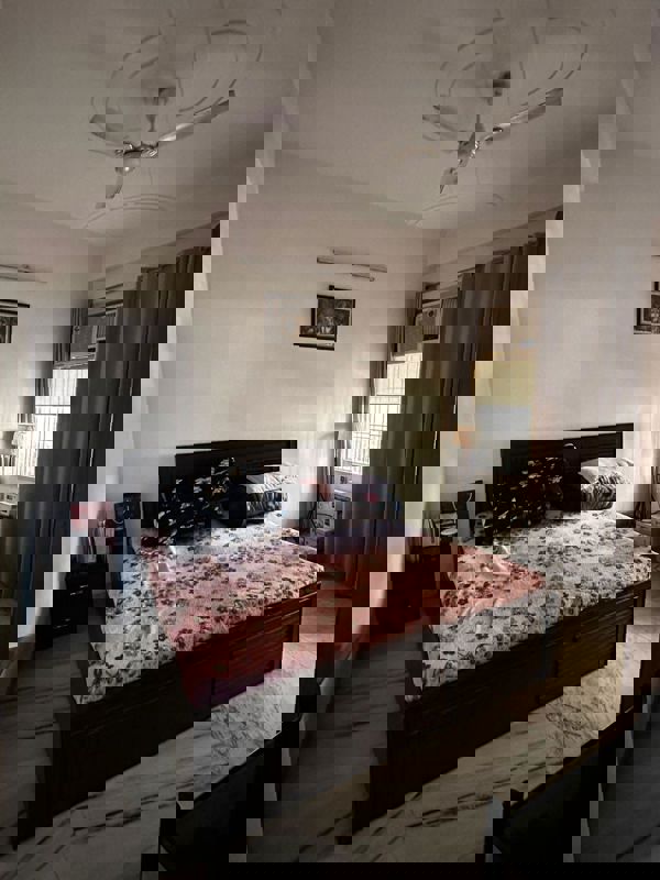 4 BHK + Pooja Room,Servant Room,Study Room,Extra Room Builder Floor For Rent in Green Fields Colony