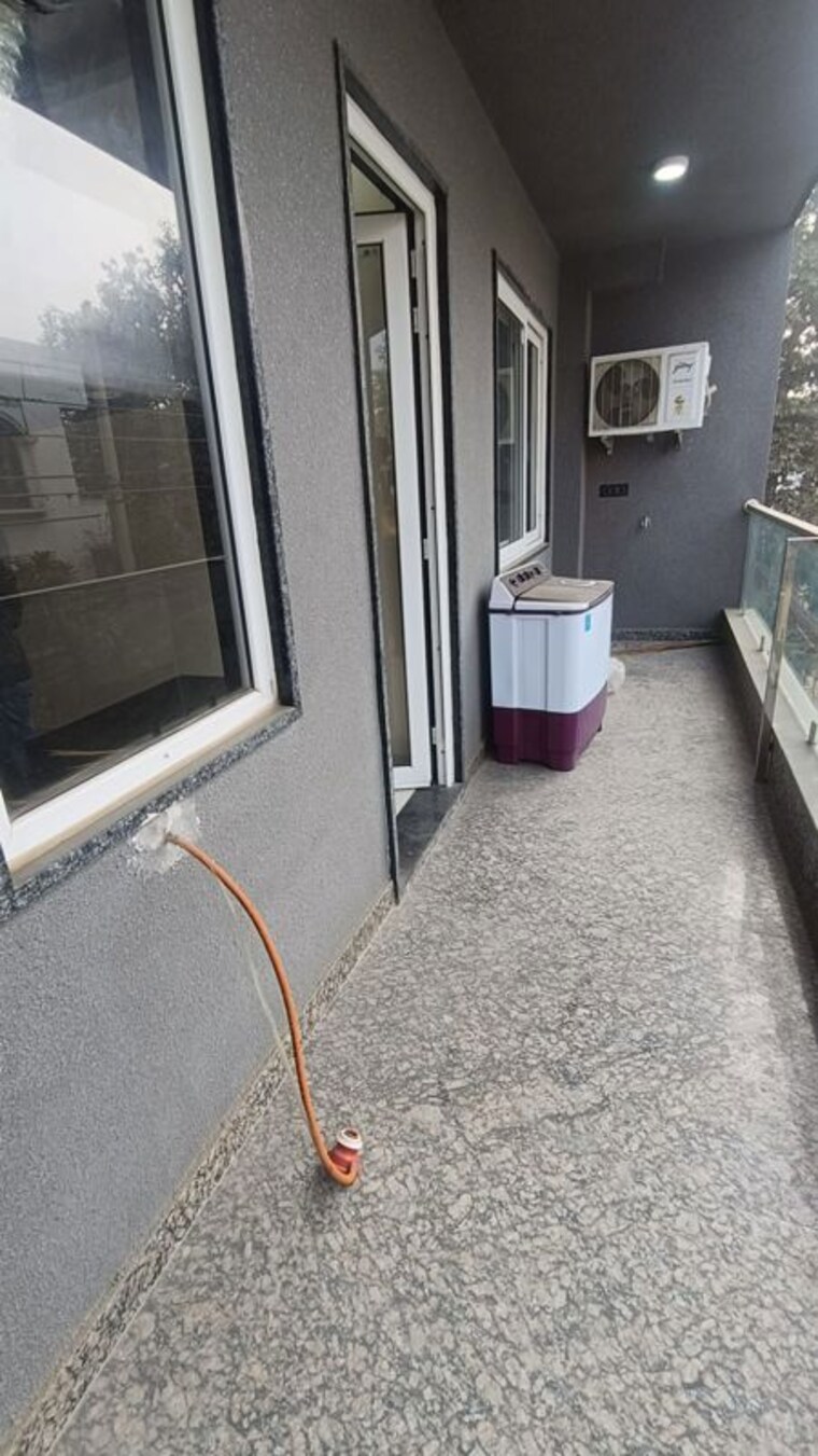 Balcony, sector 21 1 Bedroom 160 Sq.Yd. Builder Floor In Sector 21 Gurgaon 9729766