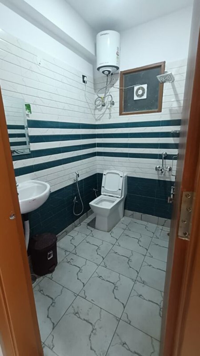 Bathroom, sector 21 1 Bedroom 160 Sq.Yd. Builder Floor In Sector 21 Gurgaon 9729766