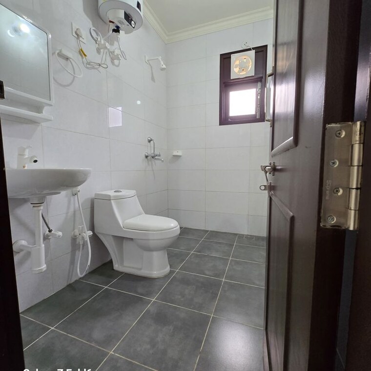 Bathroom, chattarpur 1 Bedroom 500 Sq.Ft. Builder Floor In Chattarpur Delhi 9729794