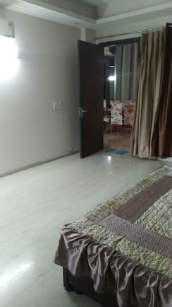 2 BHK + Pooja Room Builder Floor For Rent in Sector 21