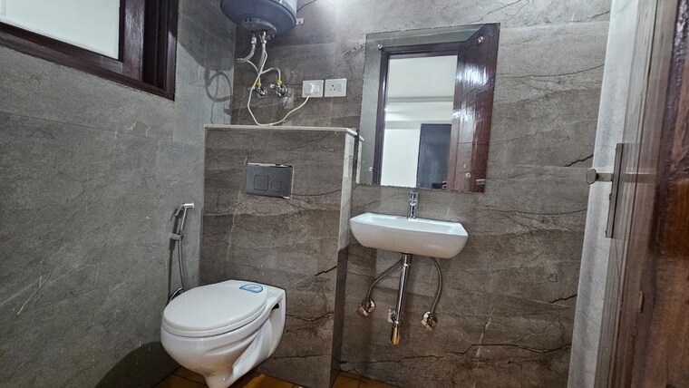 Bathroom, saket 2 Bedroom 950 Sq.Ft. Apartment In Saket Delhi 9729867